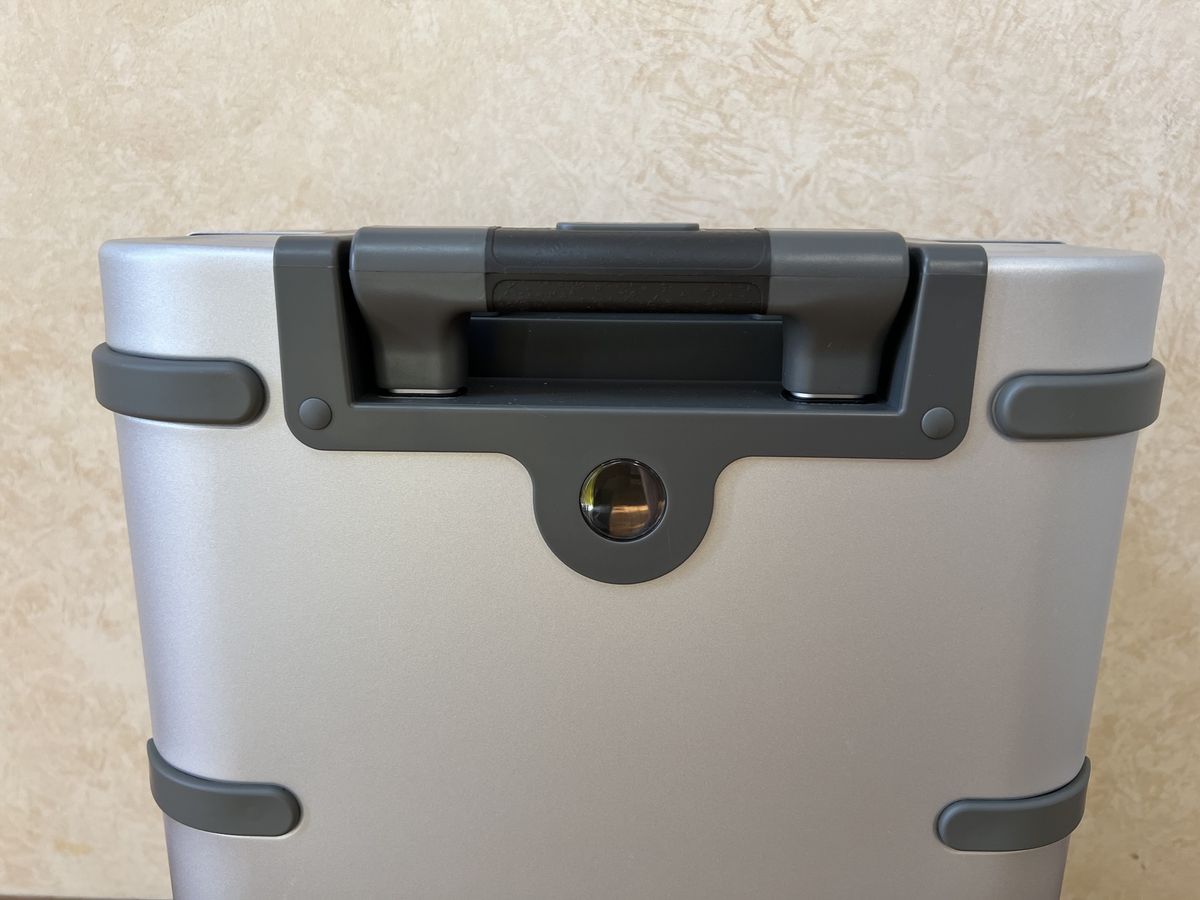 Samsara Tag Smart Airtag Luggage Lifestyle Empty Window