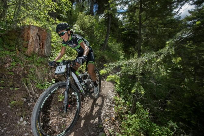 Pua Mata (Cannondale-ShoAir) blasts through the woods