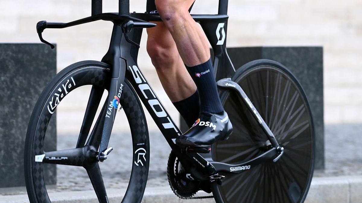 Martijn Tusveld riding the older Scott Plasma 5 TT bike at the Giro d'Italia Stage 2