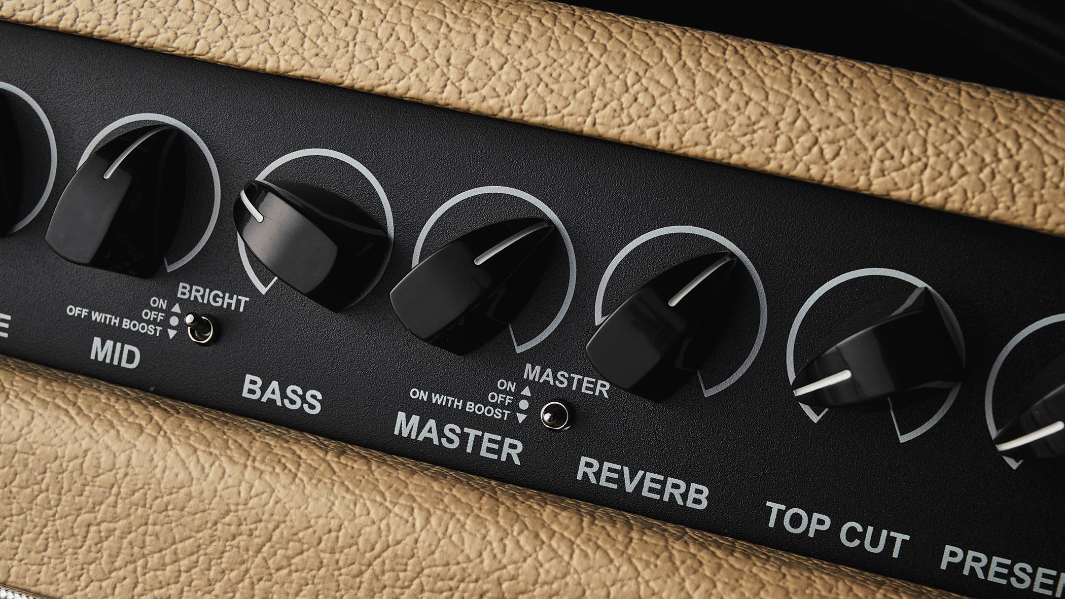 PRS DGT 15 Combo: The combination of blonde Tolex &amp;ndash; nodding to the Fender brown-panel years &amp;ndash; with a Marshall-style salt-and-pepper basket-weave speaker grille cloth evoke the classic designs of 60s US amps as much as the amp does tonally