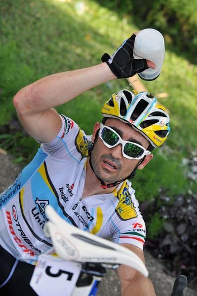 Celis Zabala Vidal (Azad University Cross Team) seeks relief from the heat.
