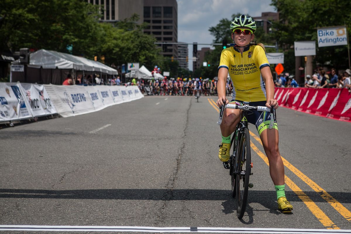 Lauren Stephens (TIBCO) comes to the start line