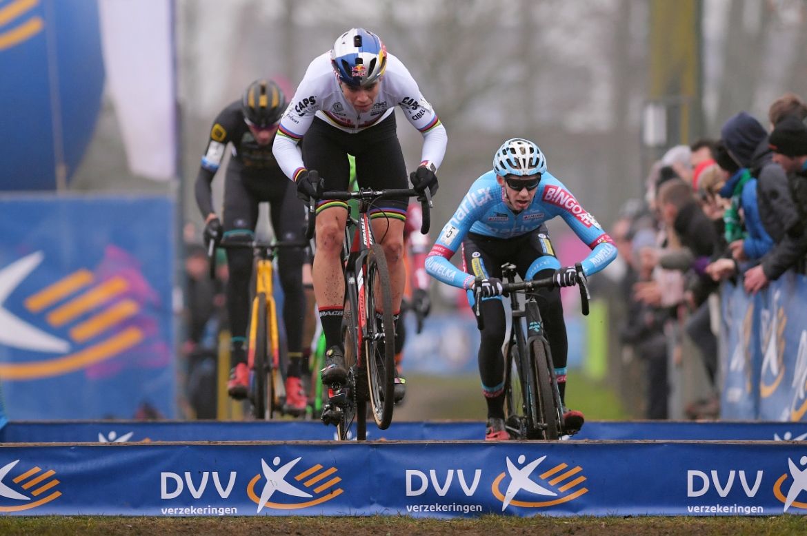 Wout van Aert hops the barriers