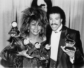 TINA TURNER 4 Grammy Awards 1985 Los Angeles here with Lionel Richie and his award