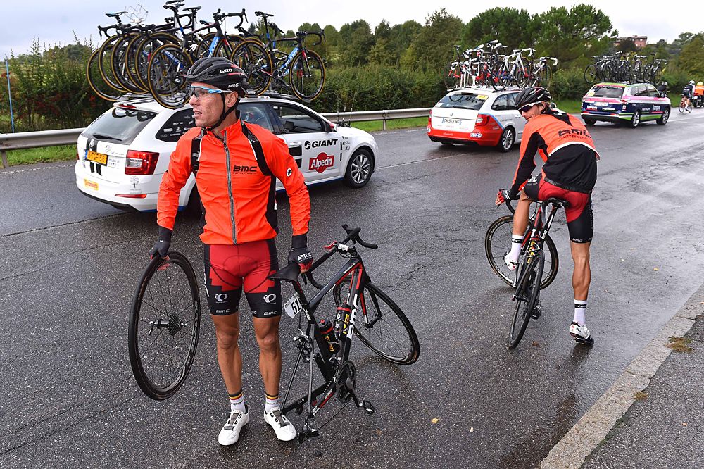 Philippe Gilbert (BMC) has a mechanical at Tour of Lombardy