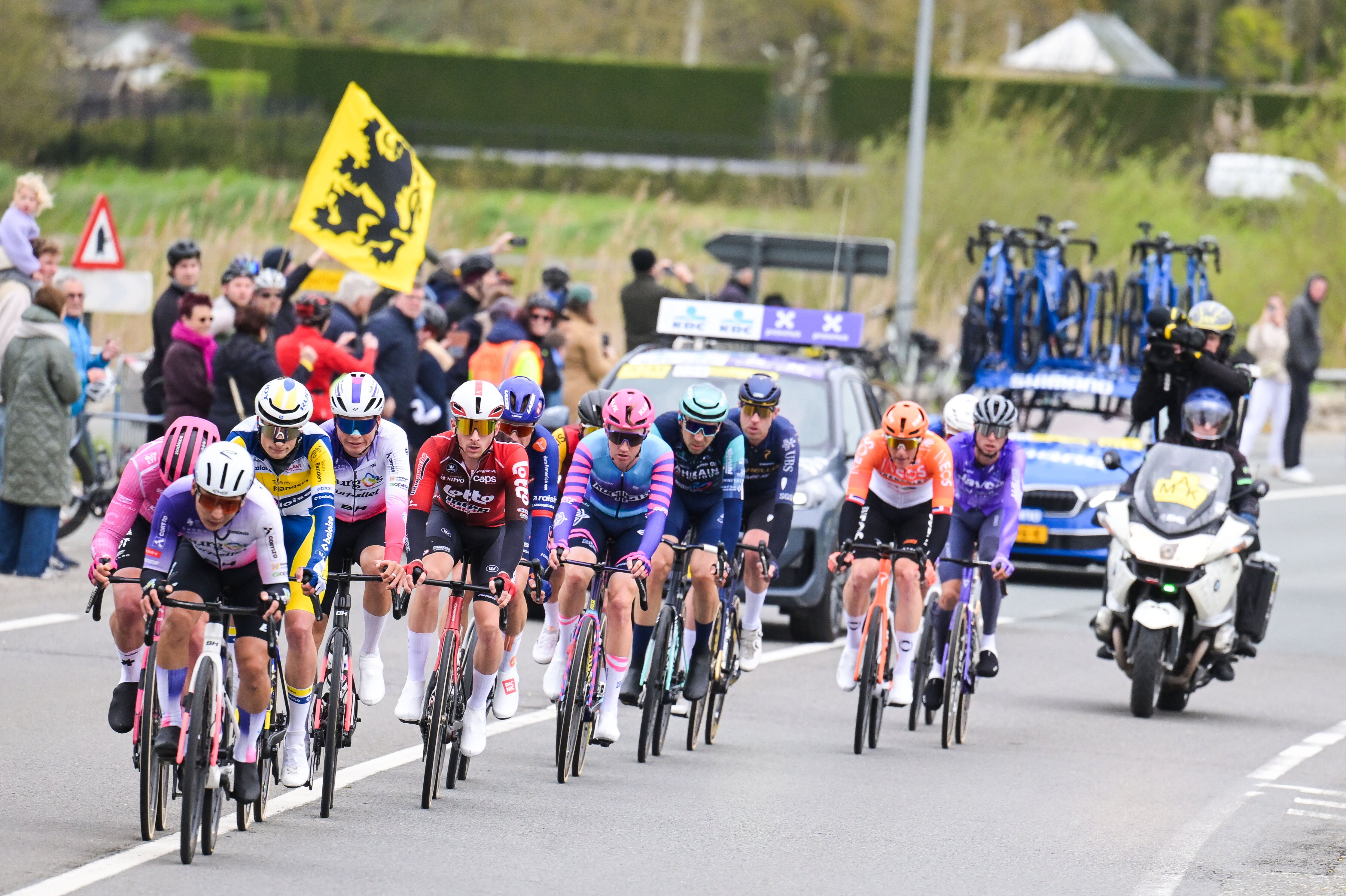 Tour of Flanders Men LIVE - Break of 13 riders has over five minutes on the peloton