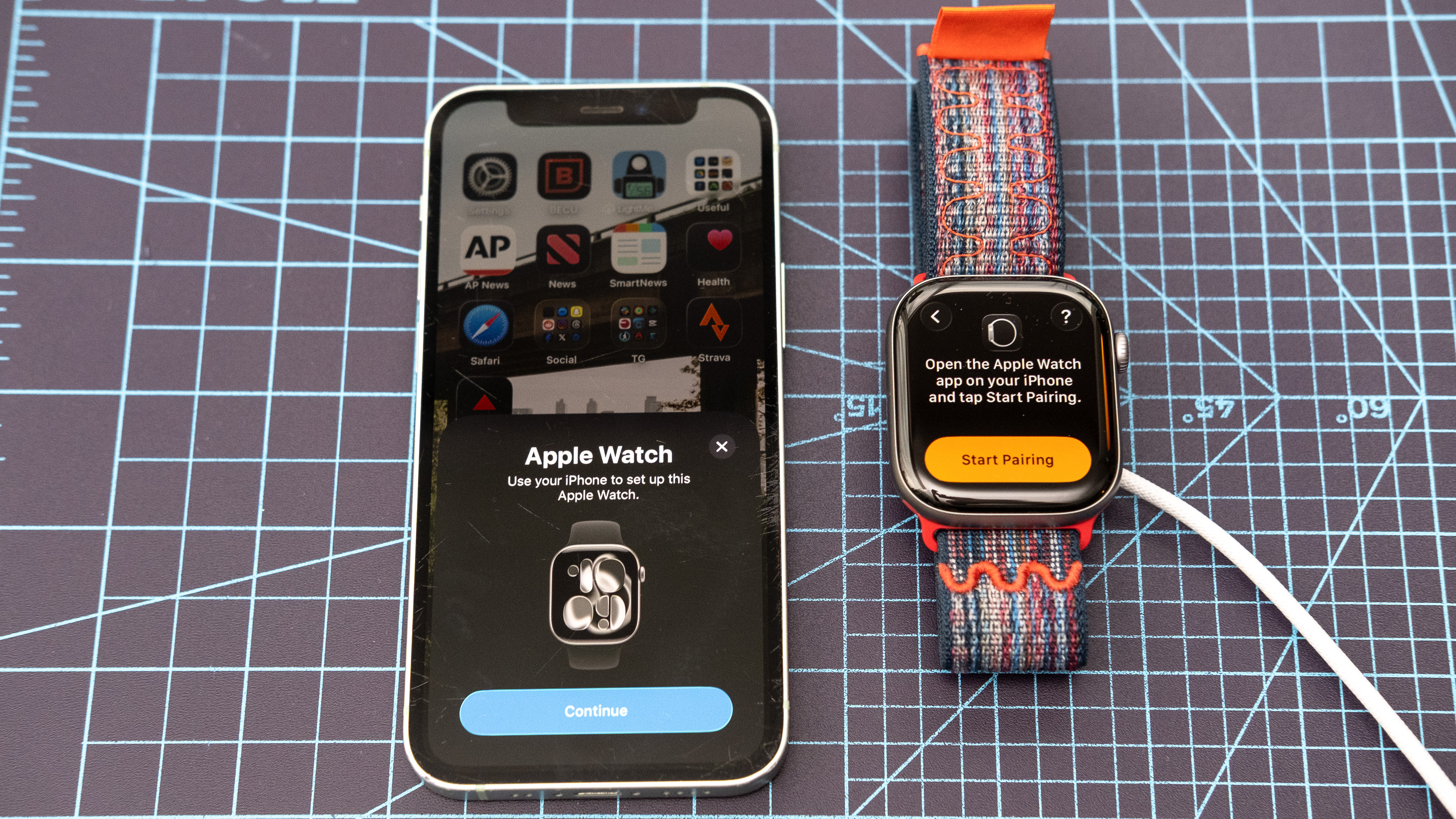 Primer plano del Apple Watch Series 11 que muestra el proceso de configuración y emparejamiento 