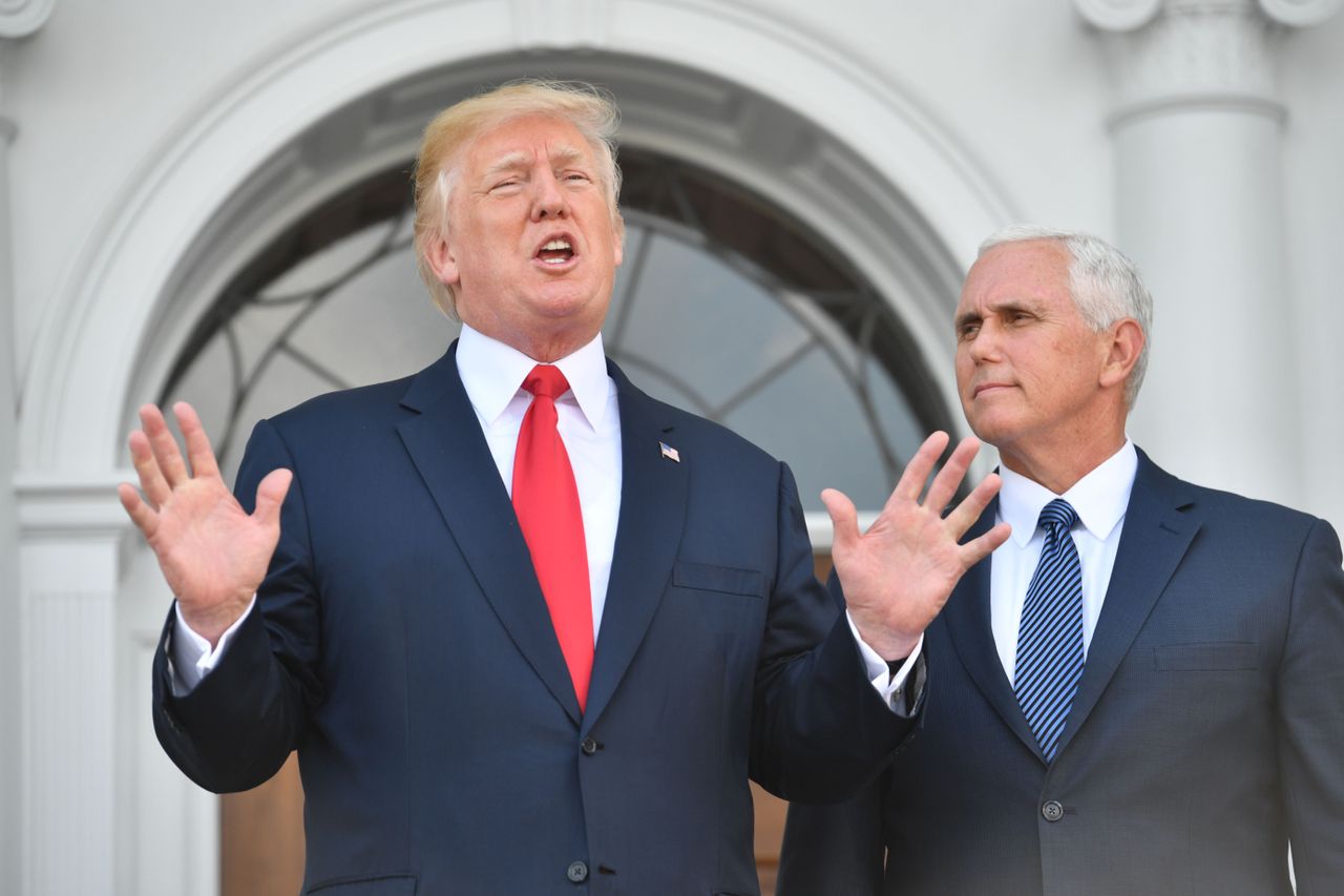 Trump and Pence in front of Trump&amp;#039;s golf course