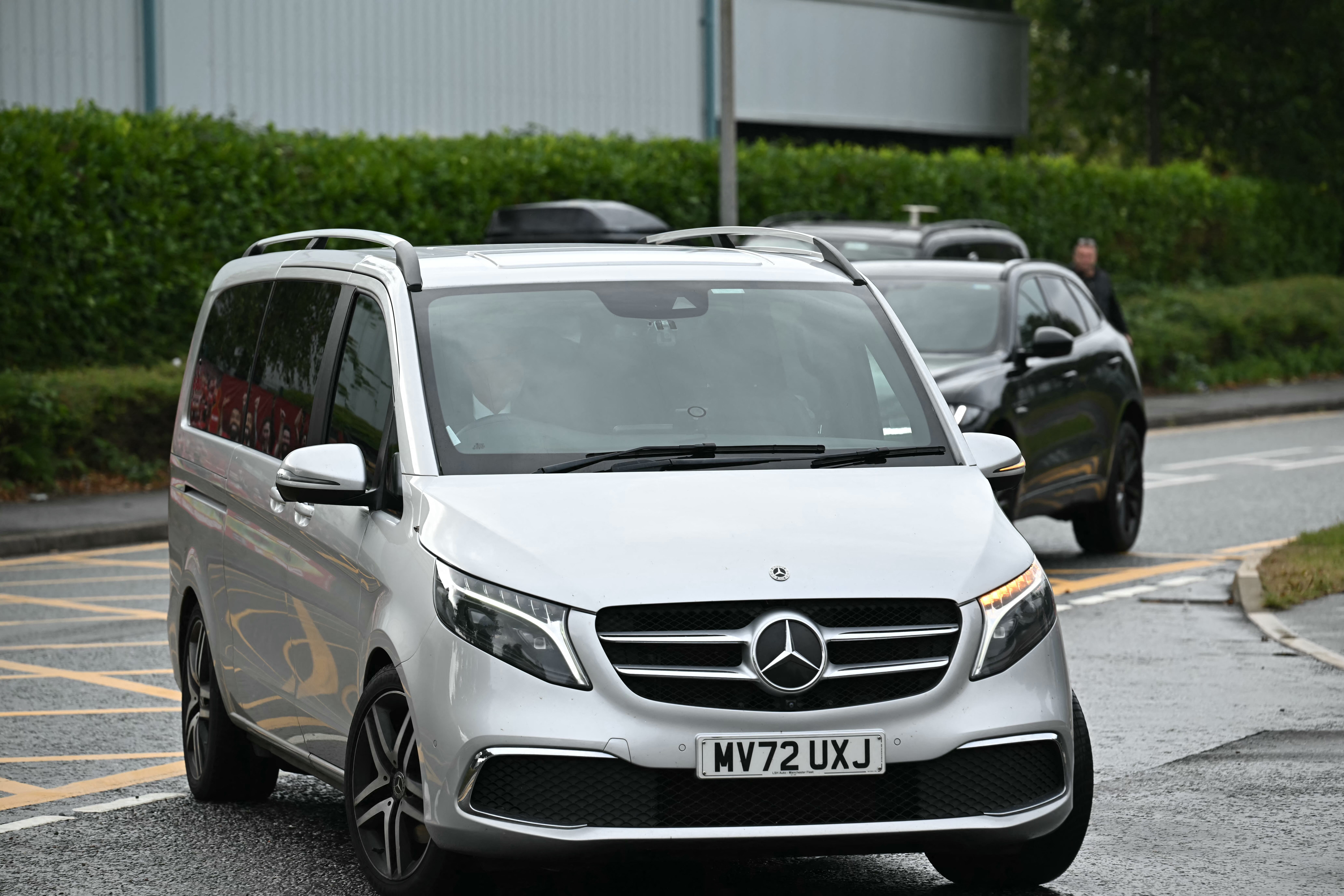 Vehicles arrive at Liverpool&#039;s Melwood training ground in Liverpool, north-west England on September 1, 2025, transfer deadline day. Premier League champions Liverpool have agreed a deal to sign Alexander Isak from Newcastle United for a British record transfer fee, media reports said Monday. (Photo by Paul ELLIS / AFP)