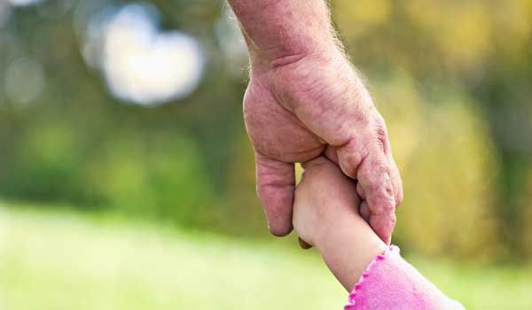 dad-daughter-hands-110830-02