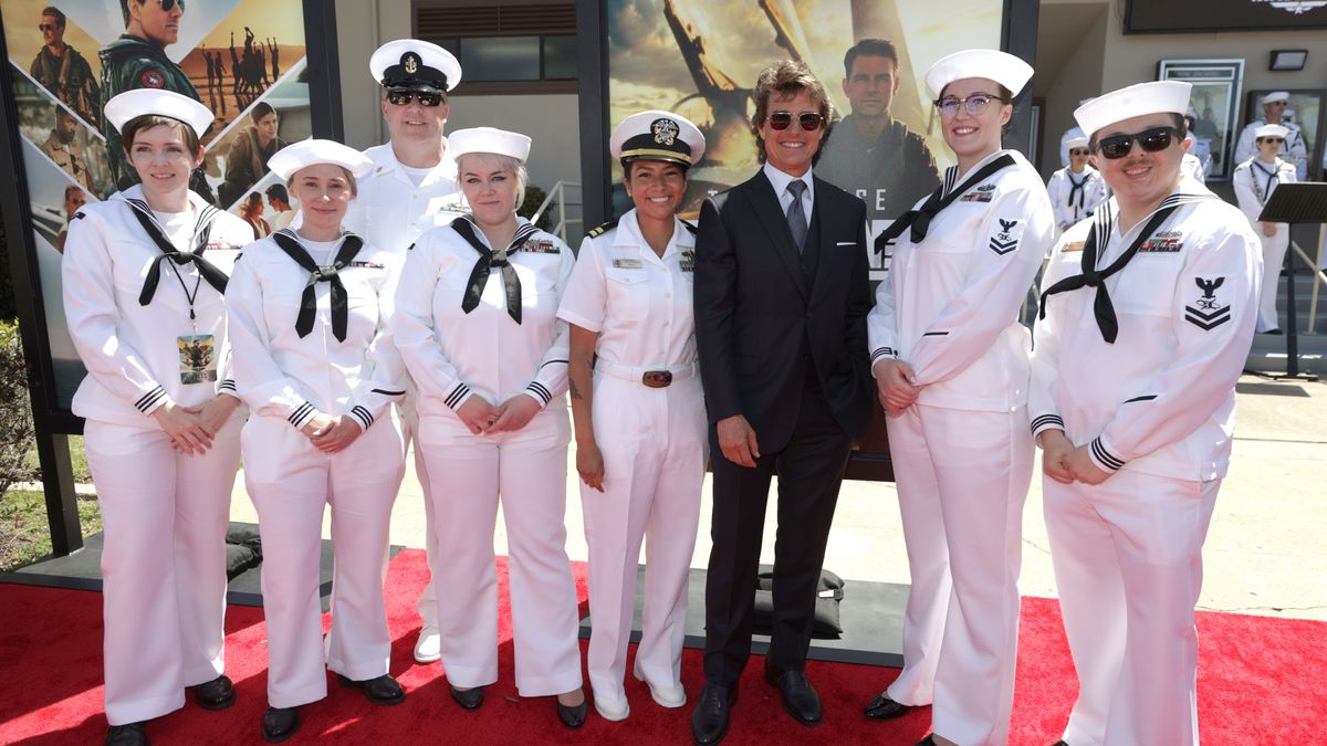 Tom Cruise with members of the Navy at Top Gun: Maverick global premiere