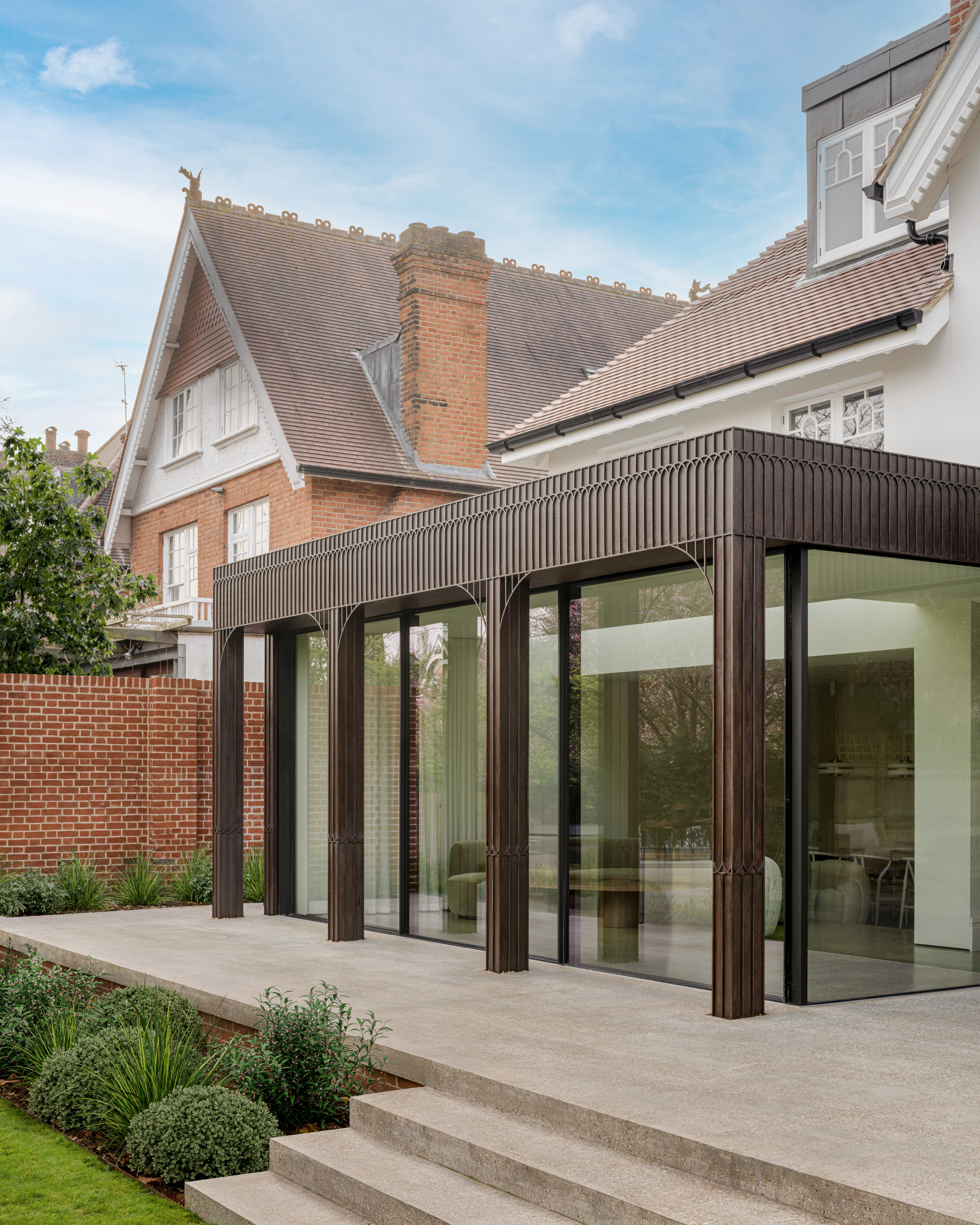 Extension with dark wood slim cladding
