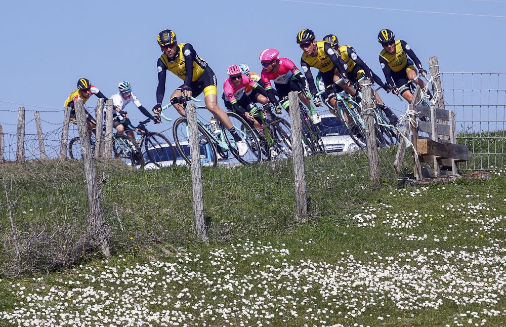 The peloton in action at Coppi e Bartali stage 2