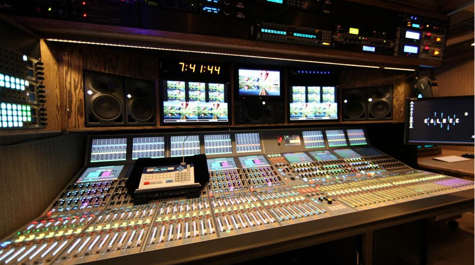 VETV-Calrec-mixer-truck