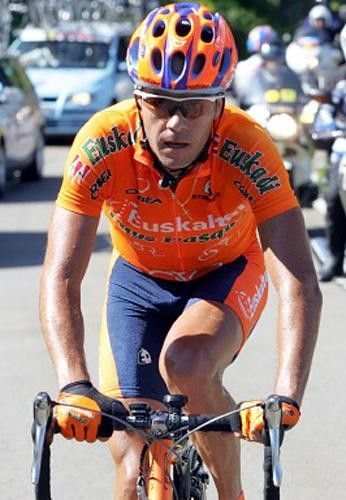 Aitor Gonzalez (Euskaltel-Euskadi) away alone