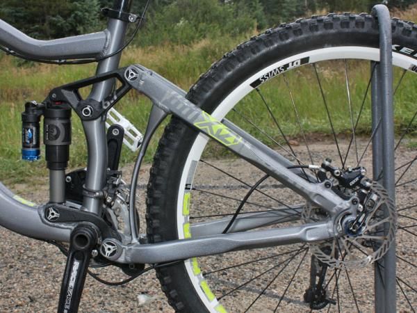 Giant's Maestro suspension design seemingly works just as well in an all-mountain application as it does for short-travel cross-country bikes.