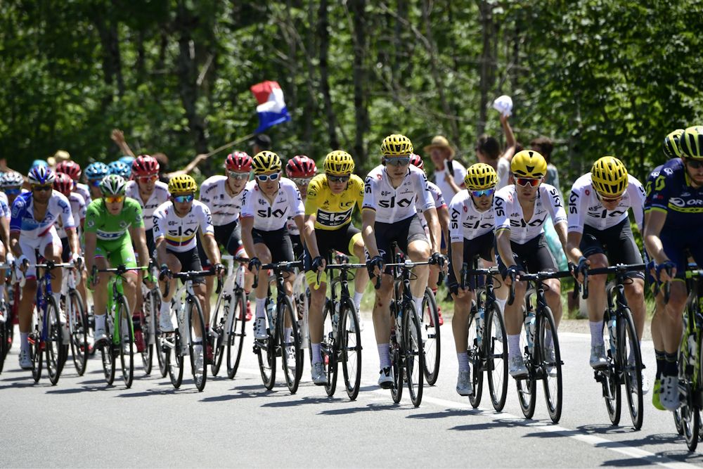 Geraint Thomas and Team Sky in the peloton during stage 6 at the tour de France