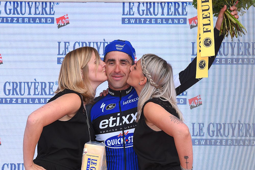 Maximiliano Richeze on the podium after winning stage 4 at the Tour de Suisse