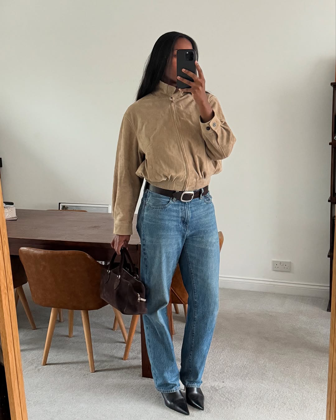 woman wearing shoe trend to wear with jeans 2026