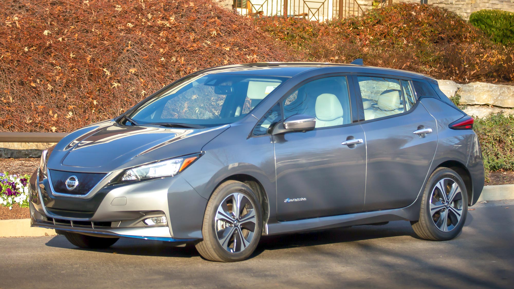 2021 nissan leaf deals review