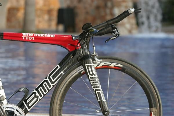 Landis points his aero bars upwards in order to achieve his unique TT position