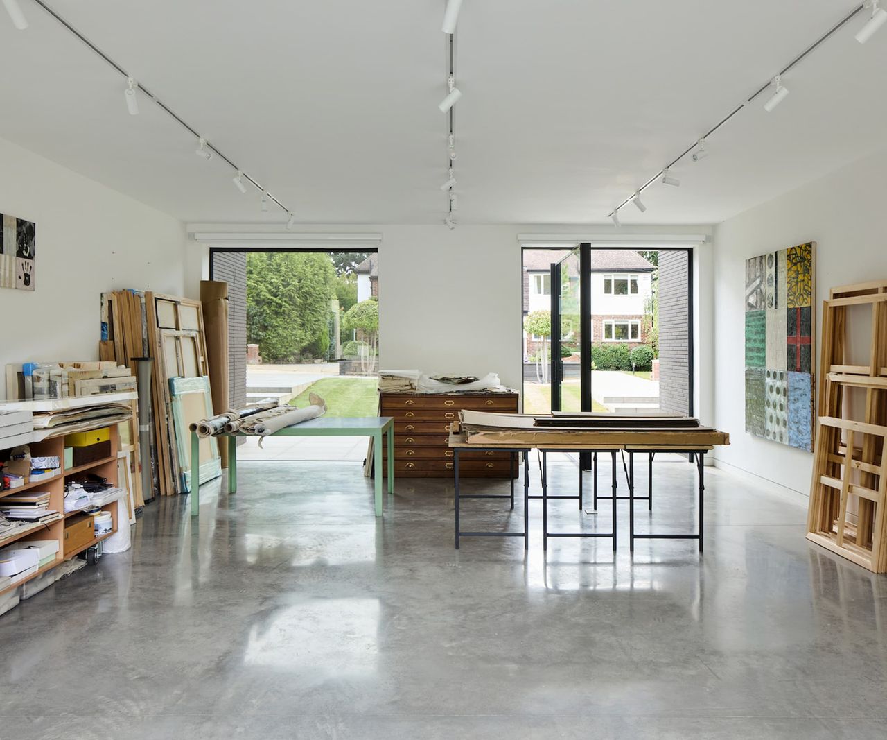 A central studio where two houses are connected