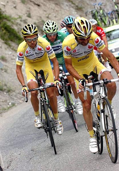 Simoni marked by Di Luca.