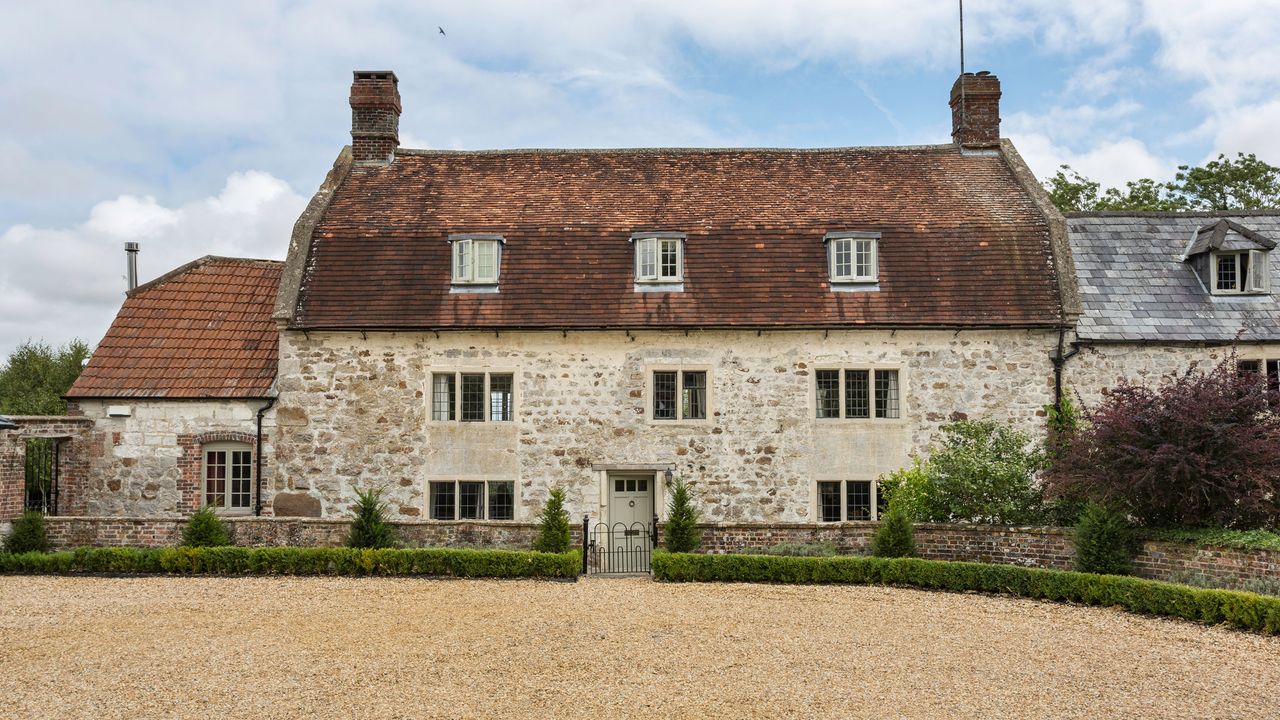 extended wiltshire farmhouse