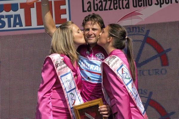 Alessandro Petacchi (Milram) keeps the Maglia Ciclamino.