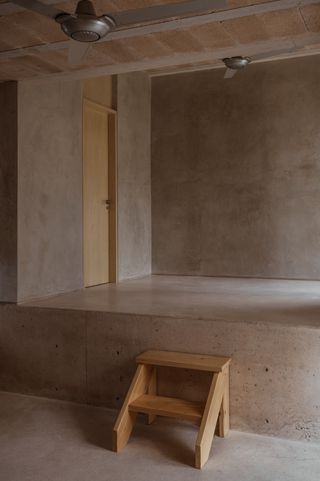 minimalist interiors at Domus Peepem housing by Kiltro Polaris