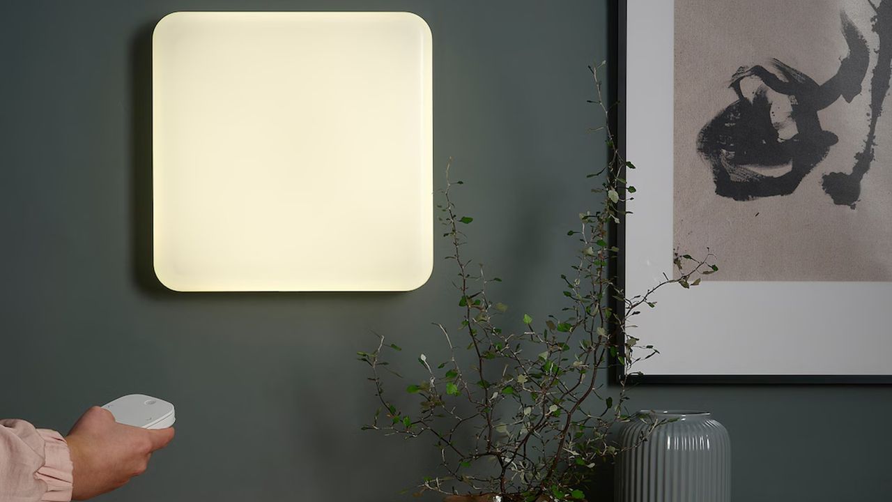 IKEA JETSTRÖM LED wall light panel on a wall, someone turning it on using a remote control