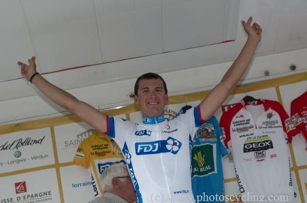 The first stage came down to a sprint, won by Anthony Roux (FDJ)