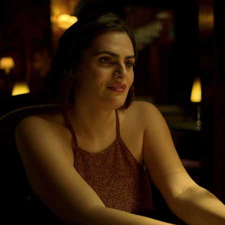 nava mau as teri, sitting in a dark bar, in 'Baby Reindeer'