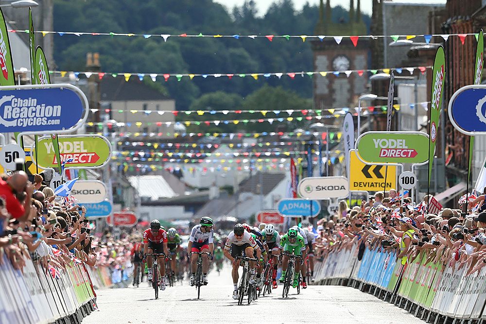 The bunch sprint at the Tour of Britain stage 1