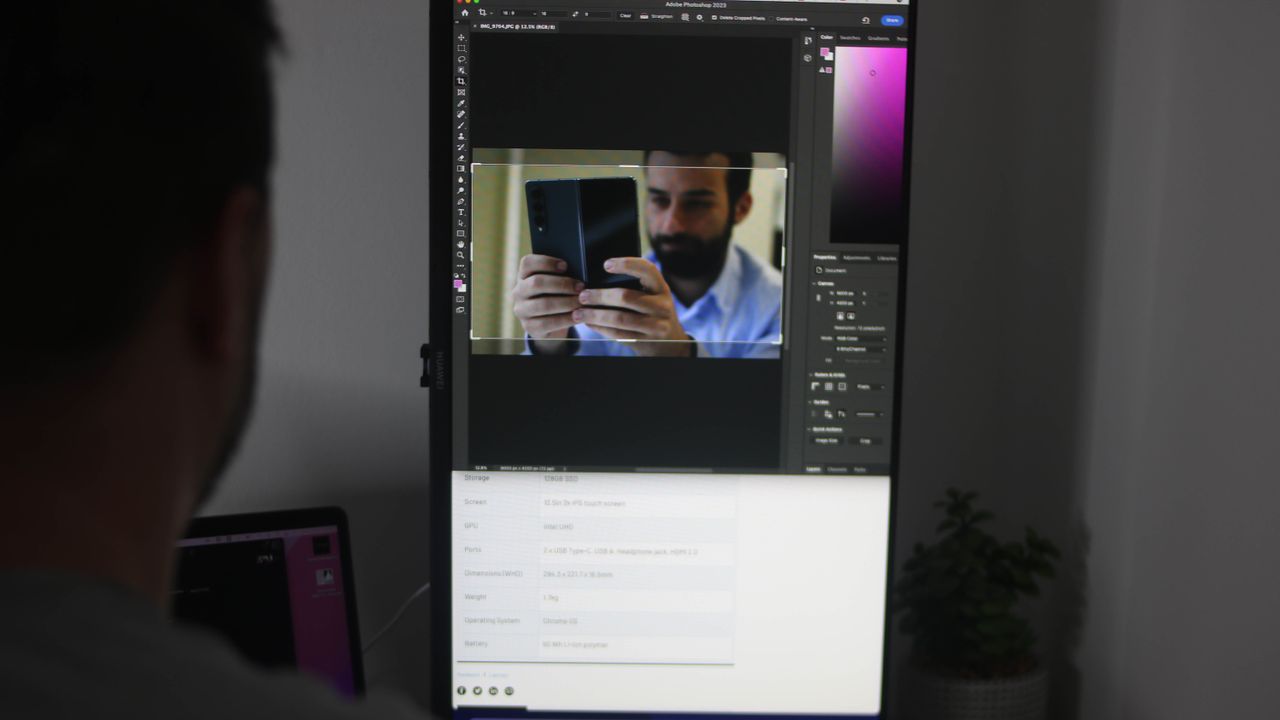 The MateView SE being used to edit photos