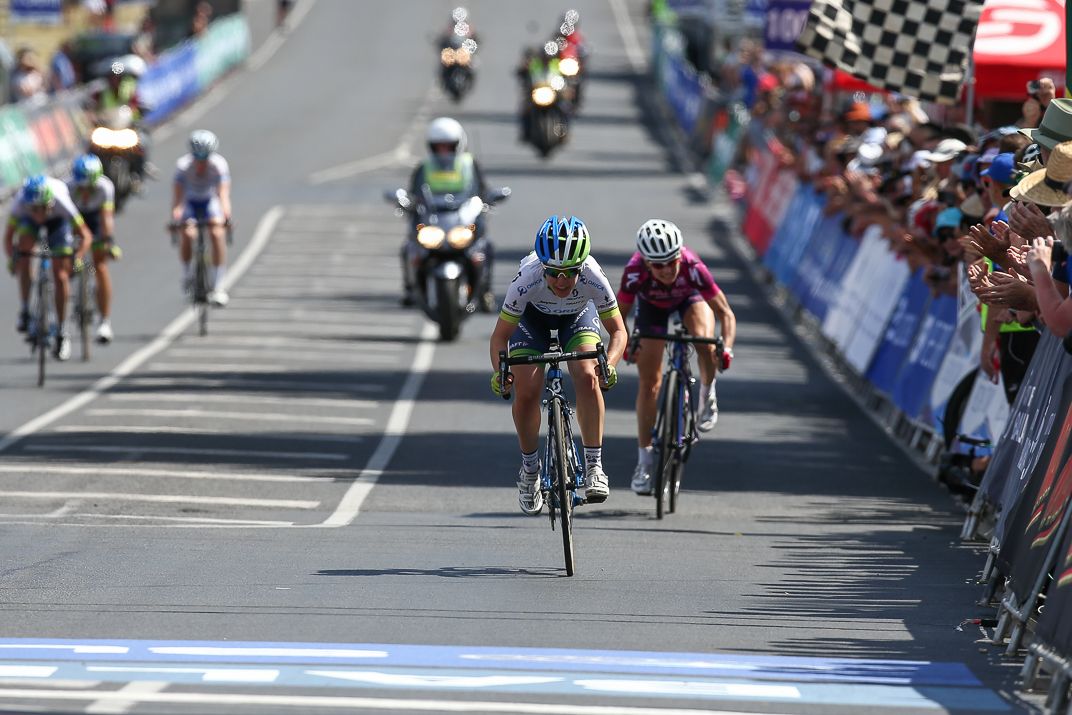Amanda Spratt wins two-up sprint to take second Australian national title