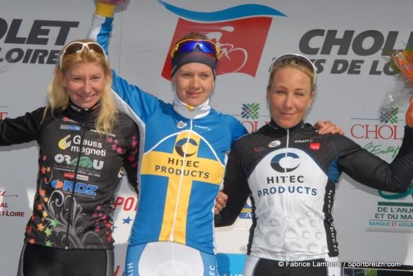 Cholet-Pays de Loire podium (l-r): Christel Ferrier-Bruneau, 2nd; Emma Johansson, 1st; Sara Mustonen, 3rd