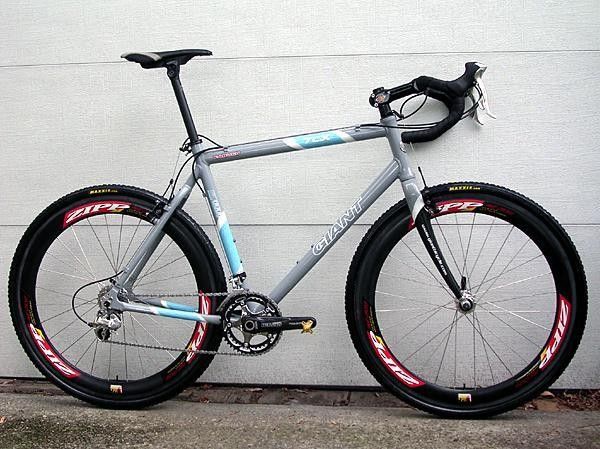 Geoff Kabush's Maxxis-Giant CX Team.