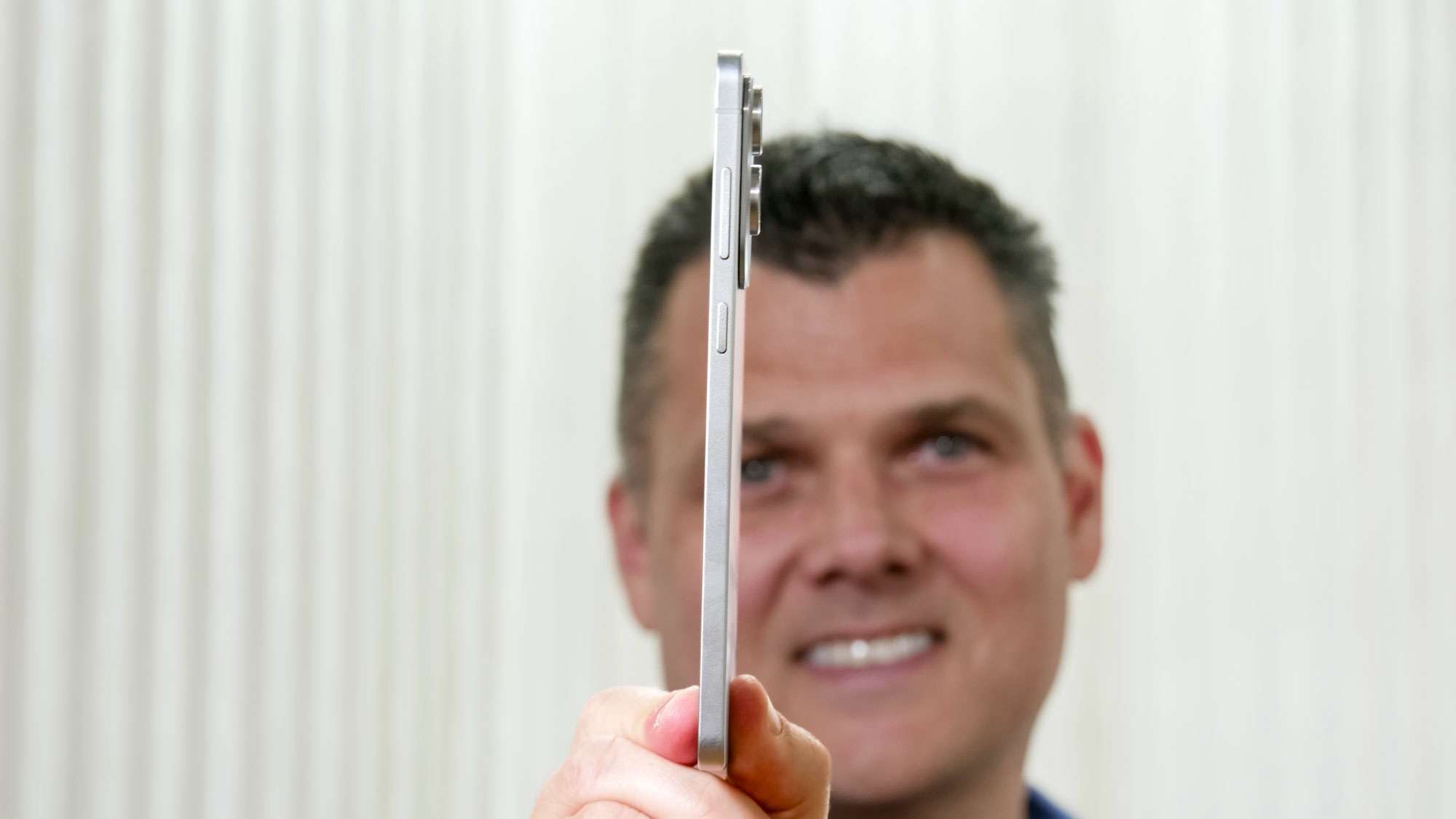 Samsung Galaxy S25 Edge profile