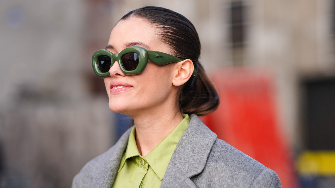 Street style Loewe sunglasses