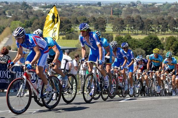 The blue jerseys of Russia, Belgium and Italy began to mass on the front as the race wore on.