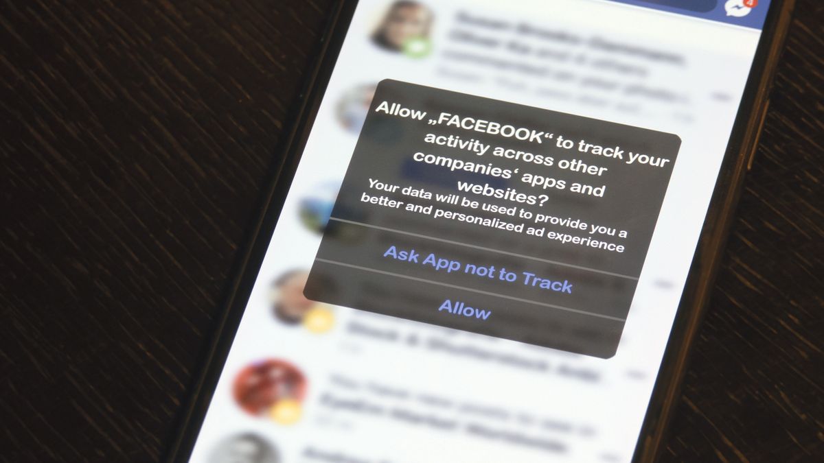 Apple&amp;#039;s ATT pop-up asking iPhone users for permission to be tracked by Facebook