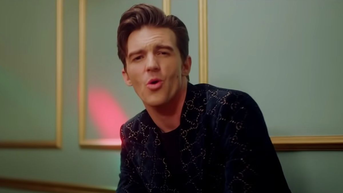 Drake Bell in &quot;Fuego Lento&quot; music video