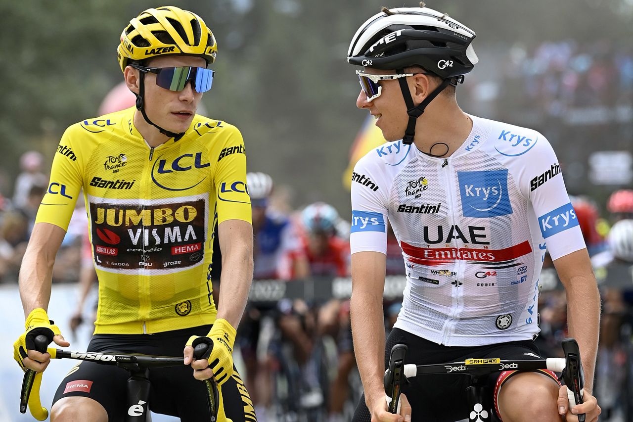 Tour de France 2022 - 109th Edition - 12th stage Briancon - L'Alpe d'Huez 166 km - 14/07/2022 - Jonas Vingegaard (DEN - Team Jumbo - Visma) - Tadej Pogacar (SLO - UAE Team Emirates) - photo Nico Vereecken/PN/SprintCyclingAgency&Acirc;&copy;2022