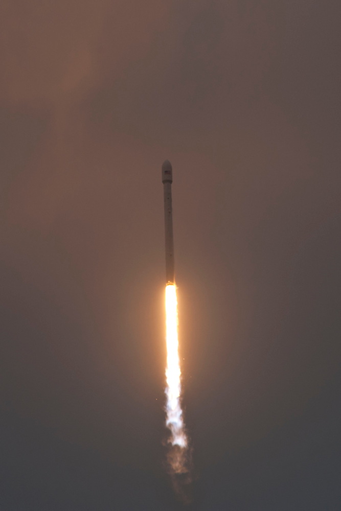 Launch Photos: SpaceX Falcon 9 Rocket Lofts Thaicom 6 Satellite | Space