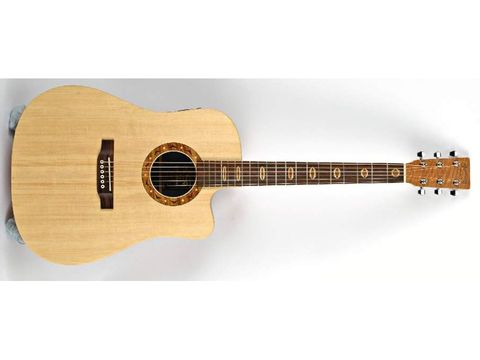 Unlike other X series guitars, the DCX1E comes with a solid spruce top