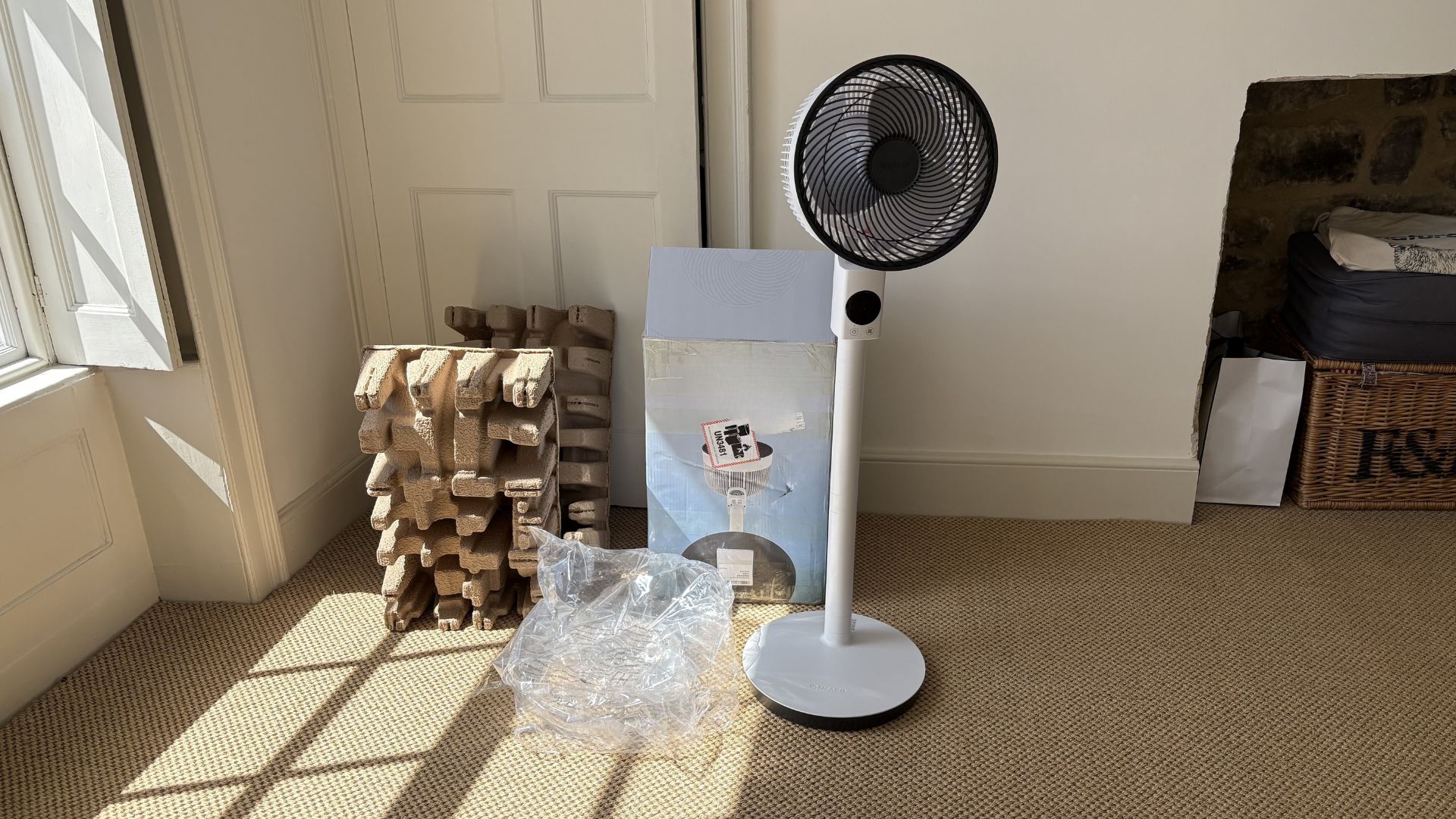 Testing the MeacoFan Sefte 10 Pedestal Air Circulator in a bedroom