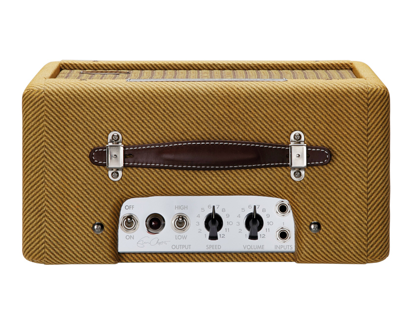 The cabinet is identical to that of Fender's earlier 'Tweed' Champ.