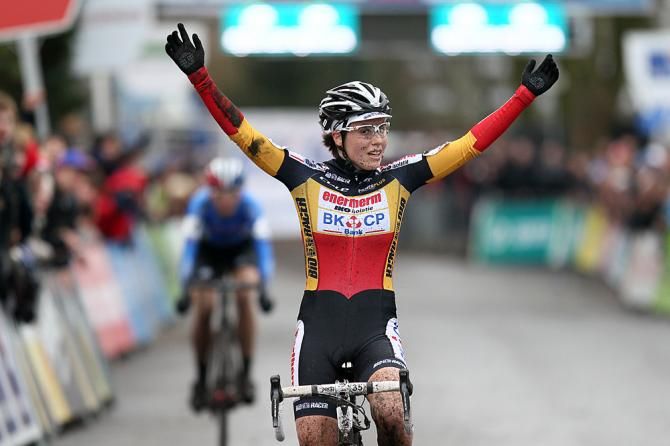 Sanne Cant wins in a close finish over Helen Wyman
