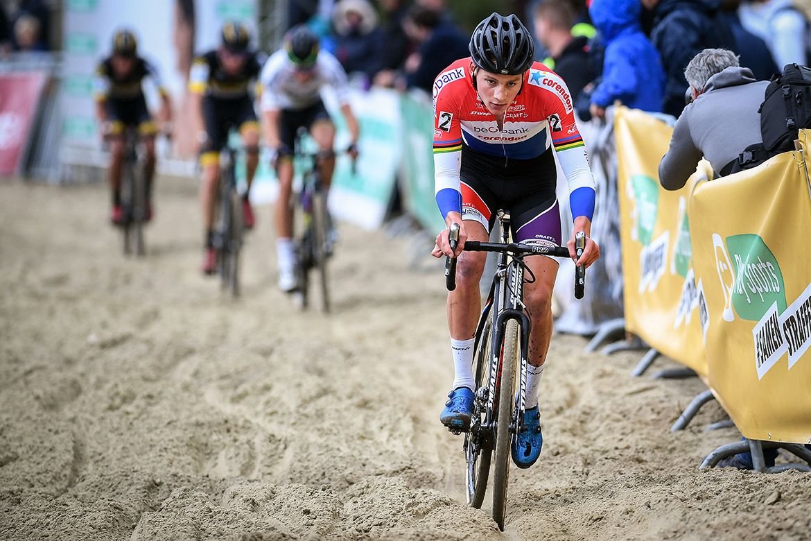 Mathieu van der Poel makes the first attack